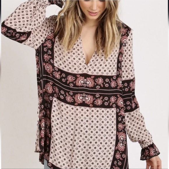 Free People Changing Times Print Tunic Tee Keyhole We the Free Anthropologie - Picture 1 of 16